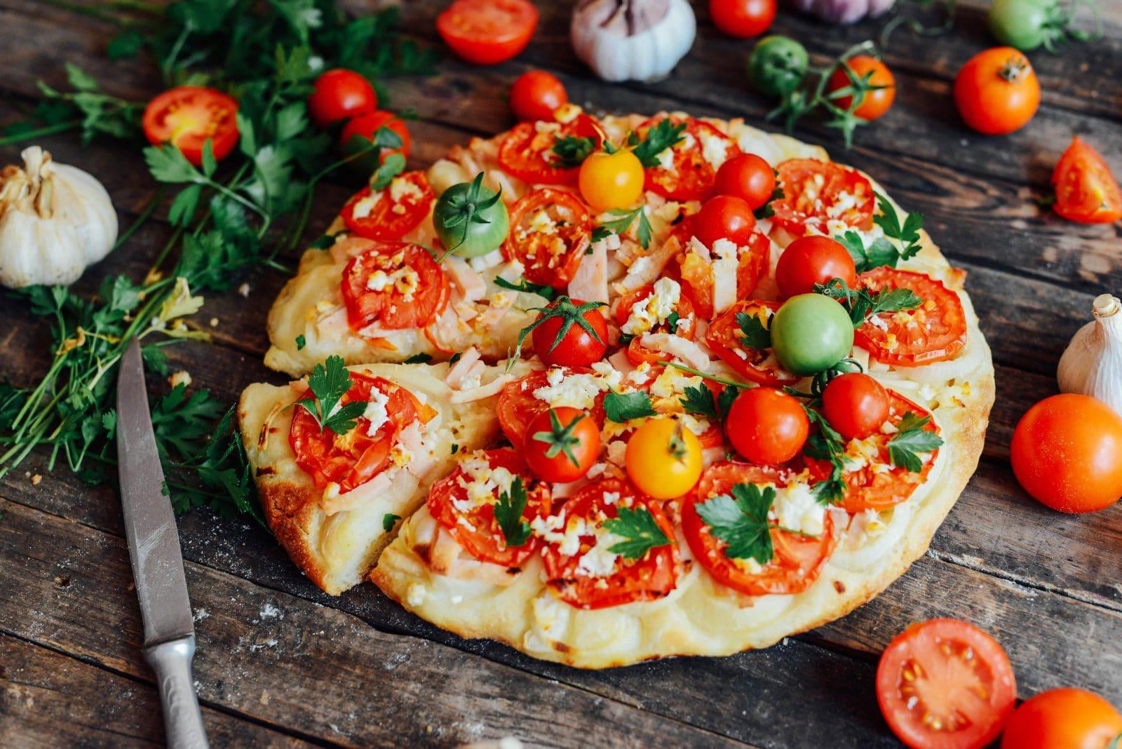 Italian pizza with tomatoes