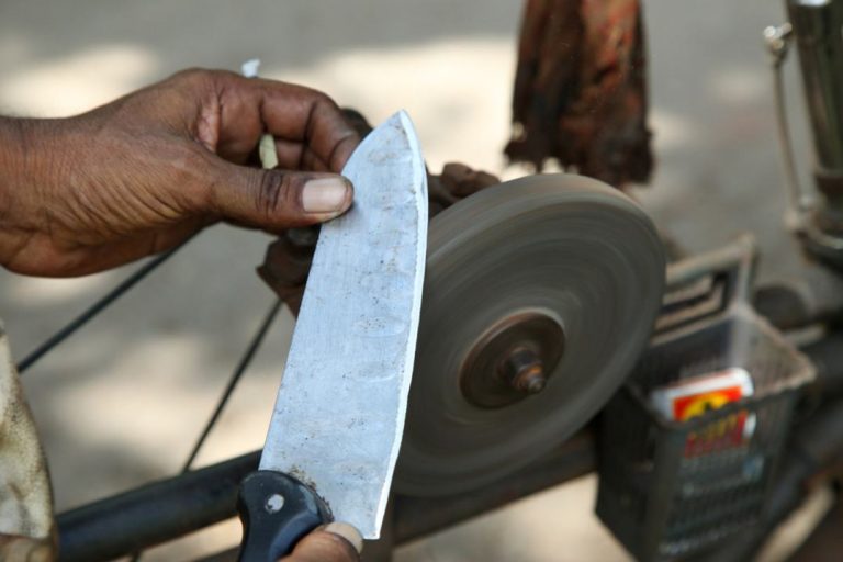 A Complete Guide On How To Sharpen A Machete